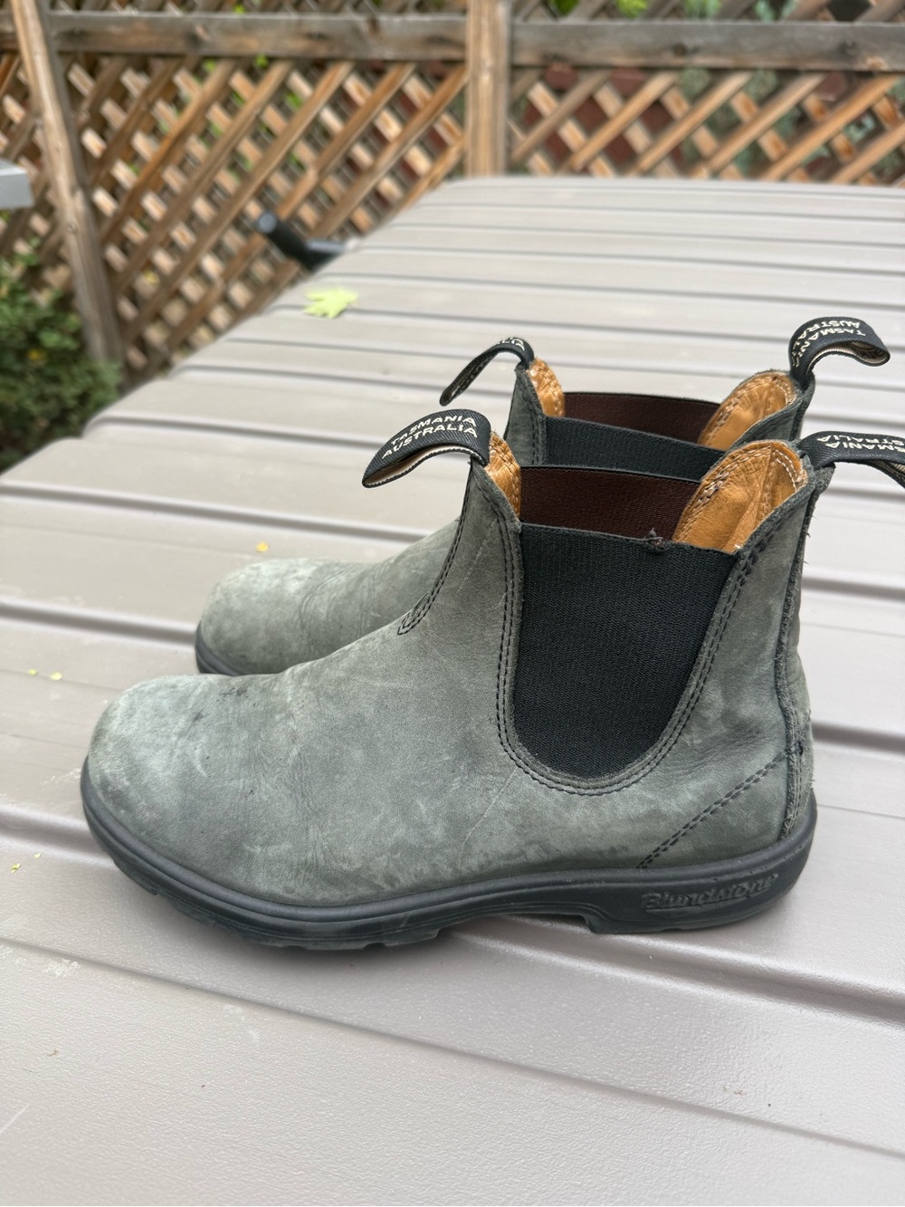 Blundstone Women's Grey Suede Chelsea Ankle Boots with Black Elastic